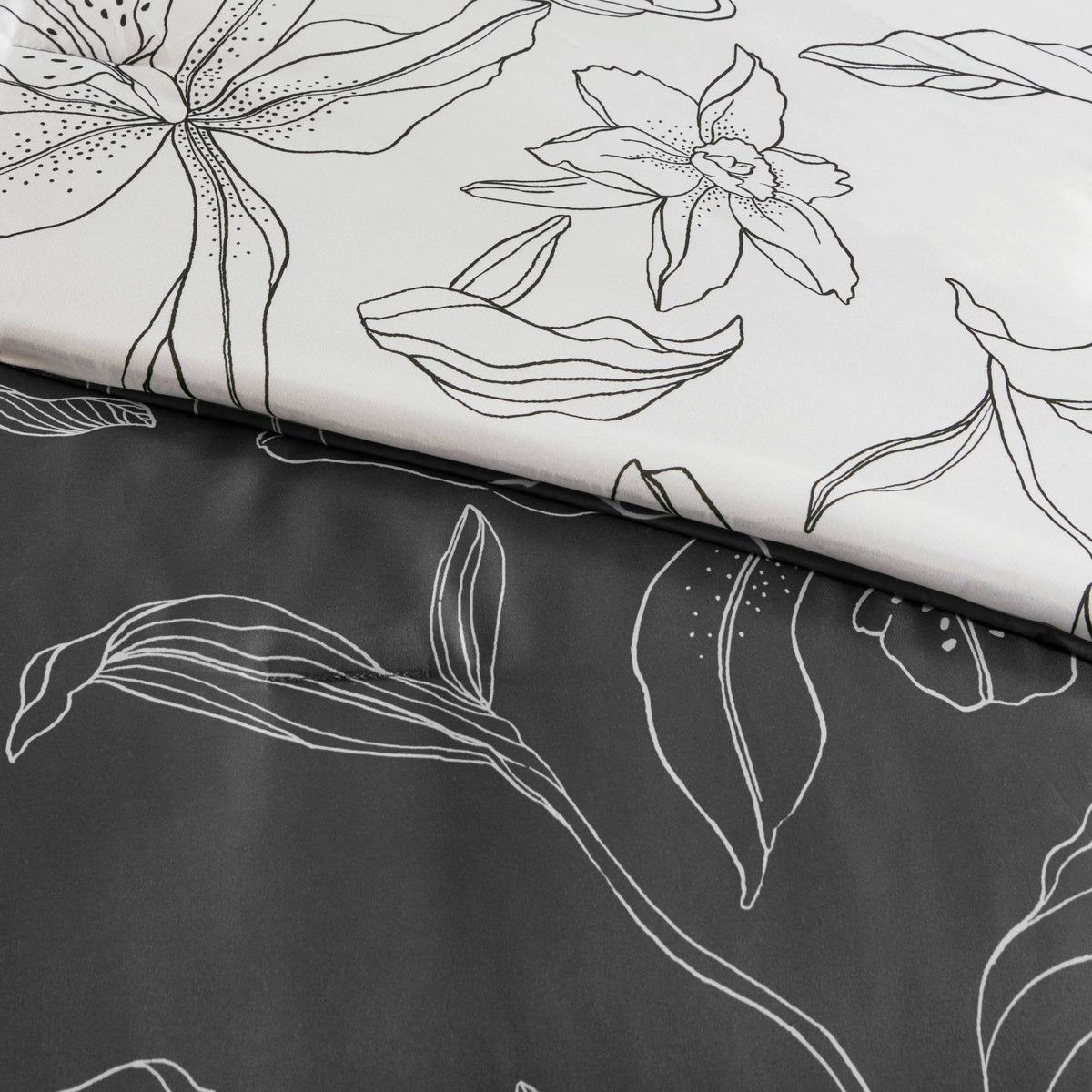 Full White/ Charcoal Reversible Complete Bedding Set with Cotton Sheet S81205