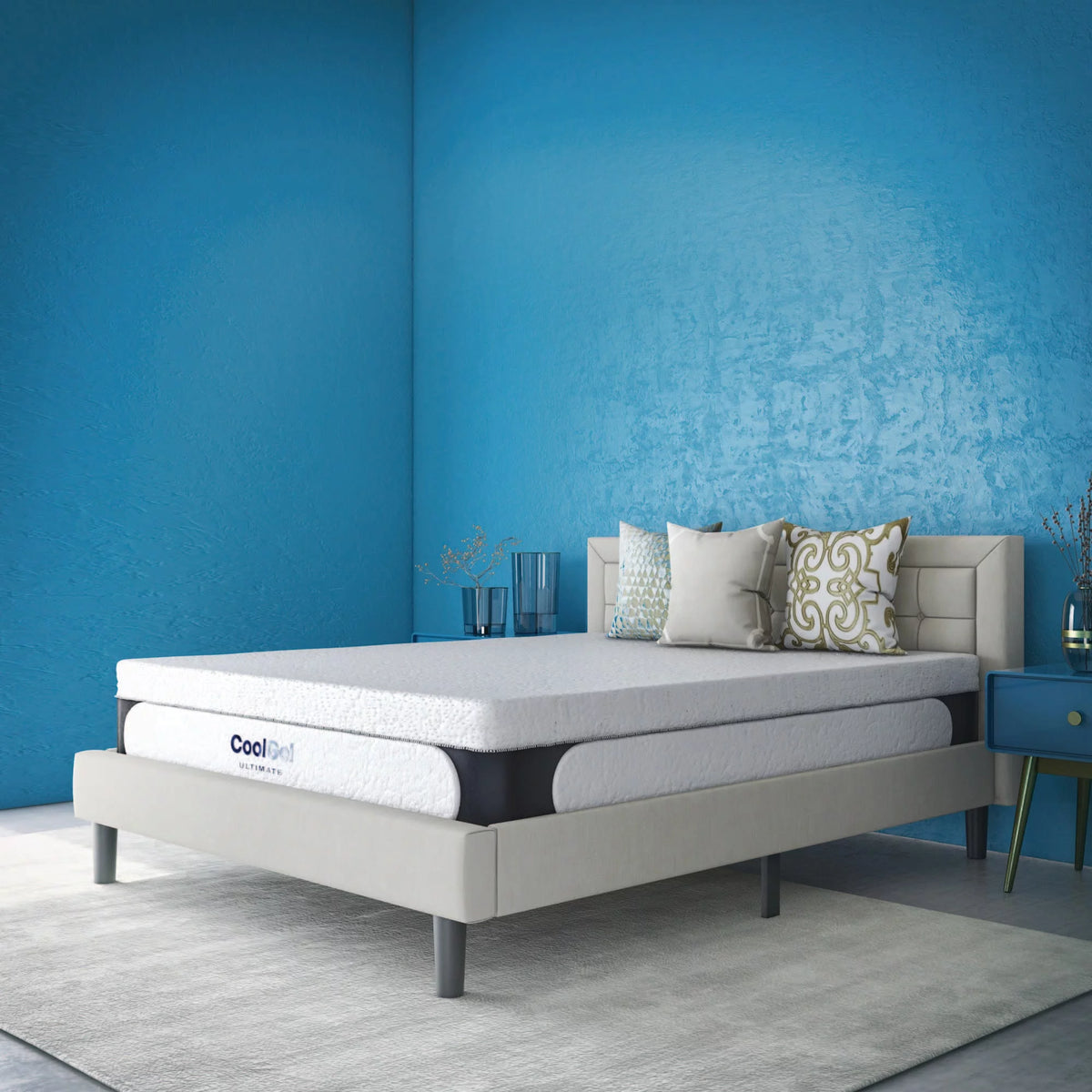 Queen Gel Memory Foam Mattress with 2 Pillows D6939
