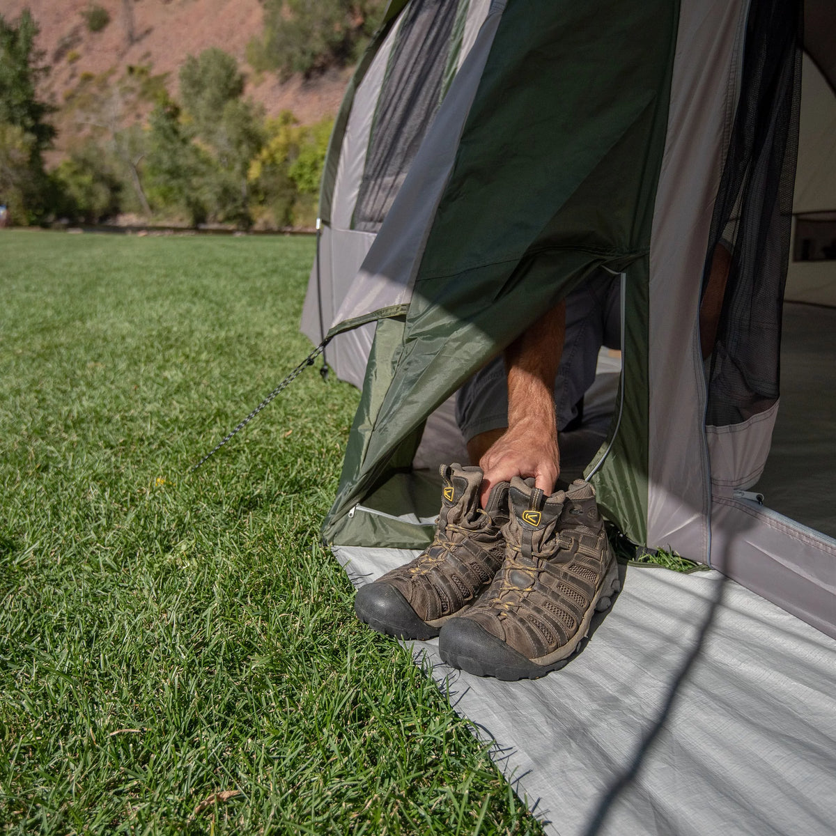 10-Person 3-Room Tent with Shade Awning F836