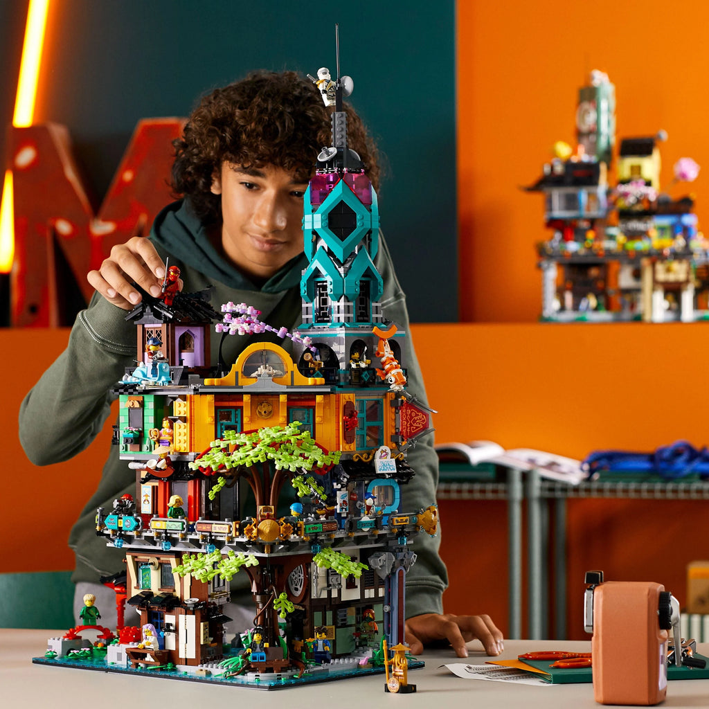 Building Toy with 19 Minifigures (5,685 Pieces) F4845