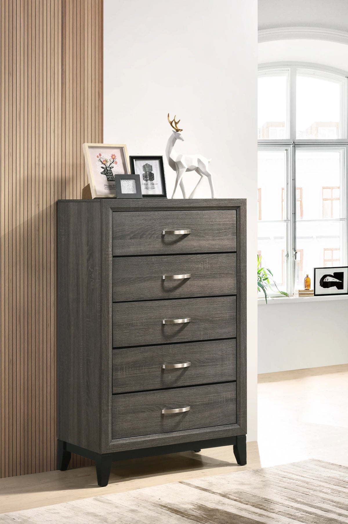 King Size Wood Bedroom Set with Bed Dresser Mirror Nightstand Chest A225856