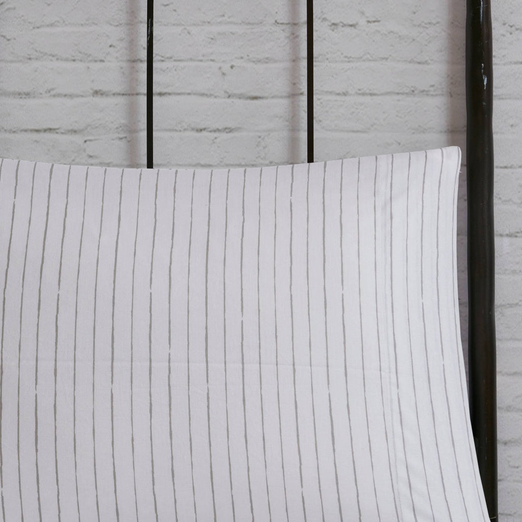 Full White/ Charcoal Reversible Complete Bedding Set with Cotton Sheet S81205