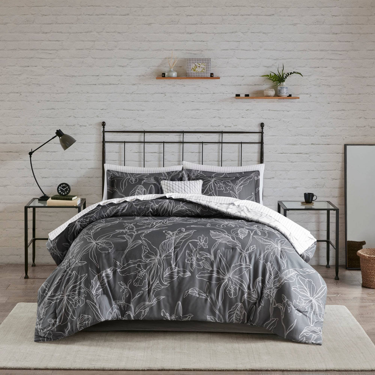 Full White/ Charcoal Reversible Complete Bedding Set with Cotton Sheet S81205