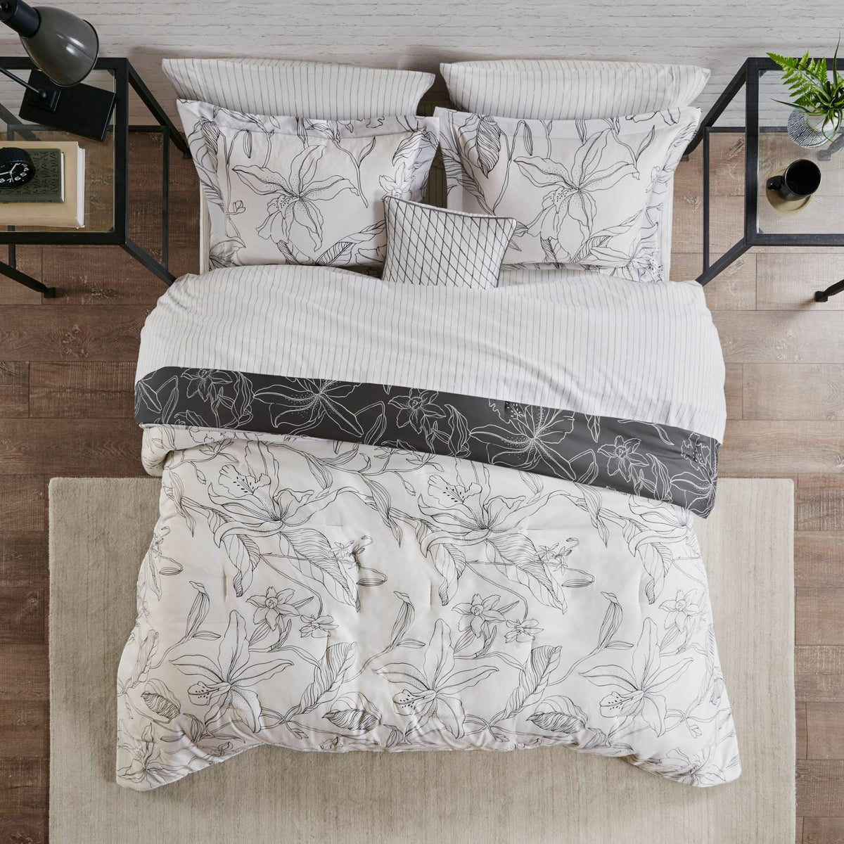Full White/ Charcoal Reversible Complete Bedding Set with Cotton Sheet S81205